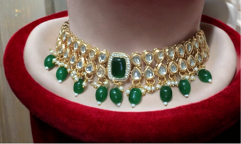 Vamria Necklace Set