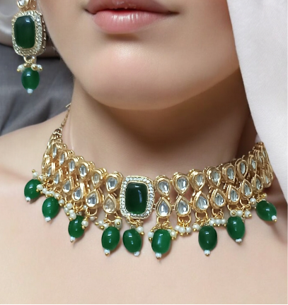 Vamria Necklace Set
