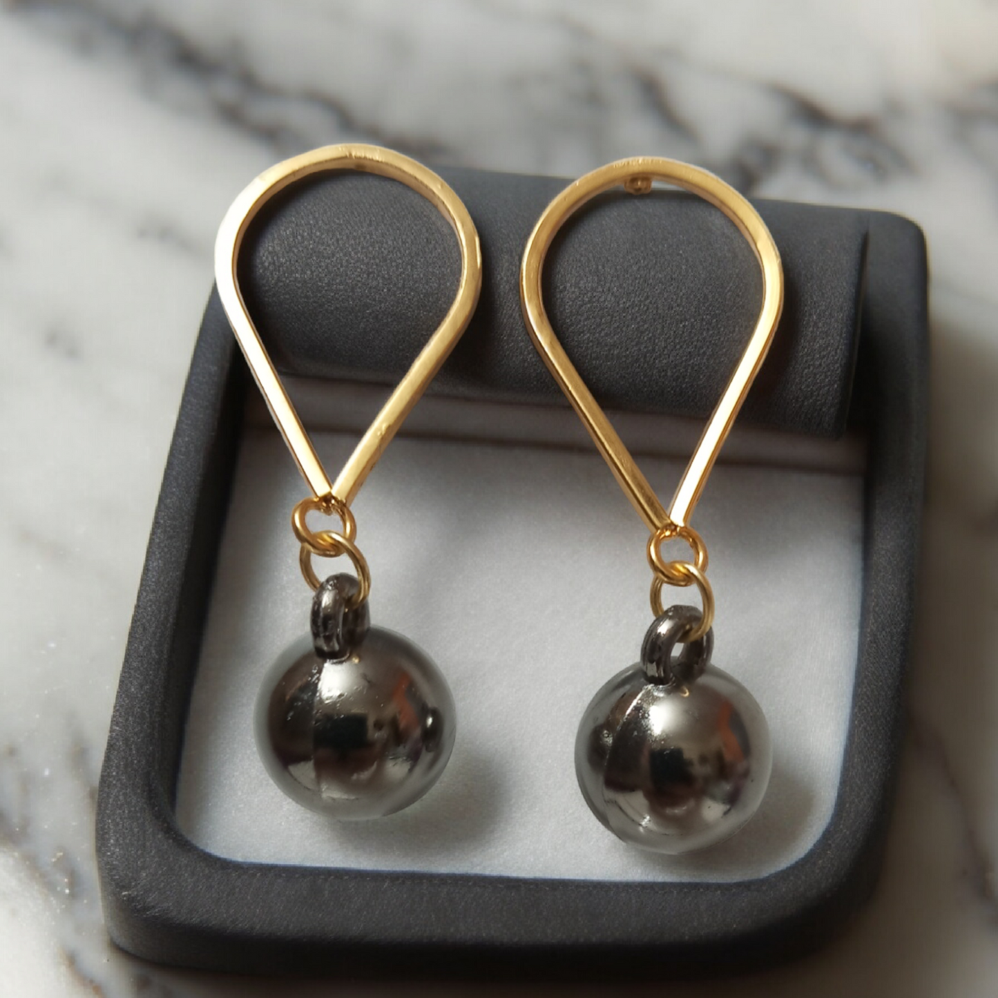 Gray Pearl Hanging Earrings