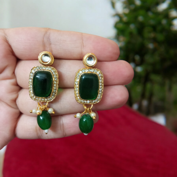 Vamria Necklace Set