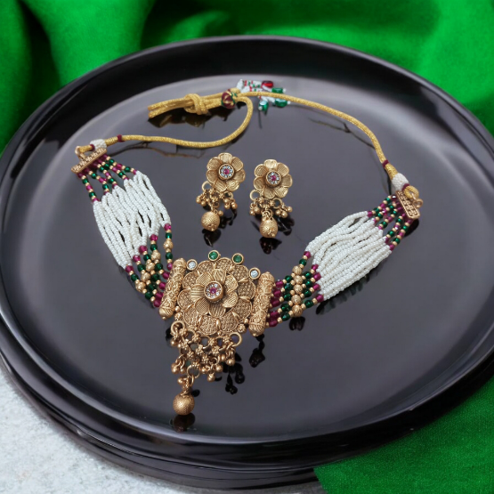 Vahini Choker Necklace Set