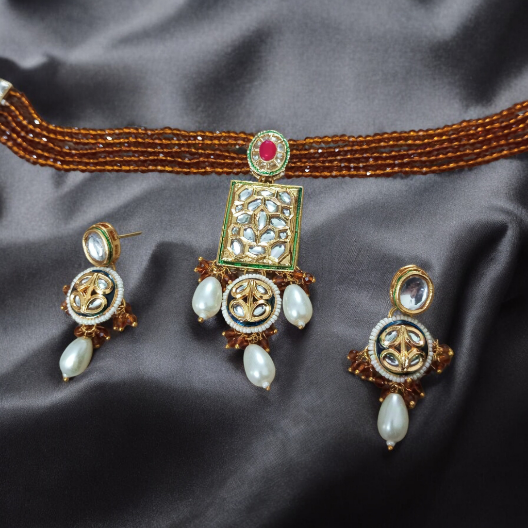 Maahini Choker Necklace Set