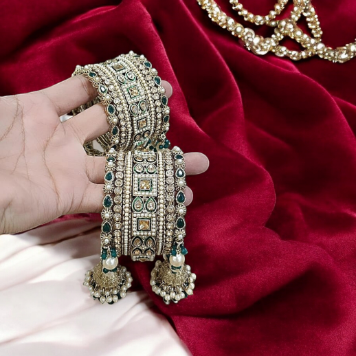 Vaahini Green Bangles Set