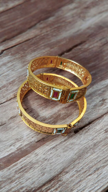 Antique Gold Tarasi Bangles