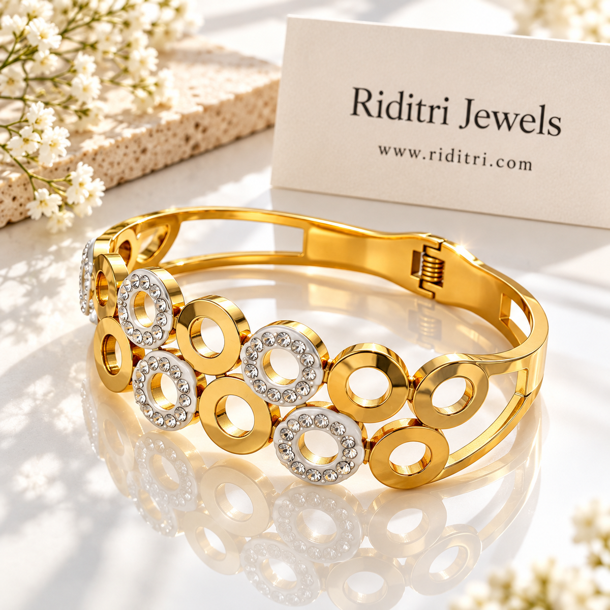 Gold-toned Aura Halo bracelet with two rows of interlinked rings