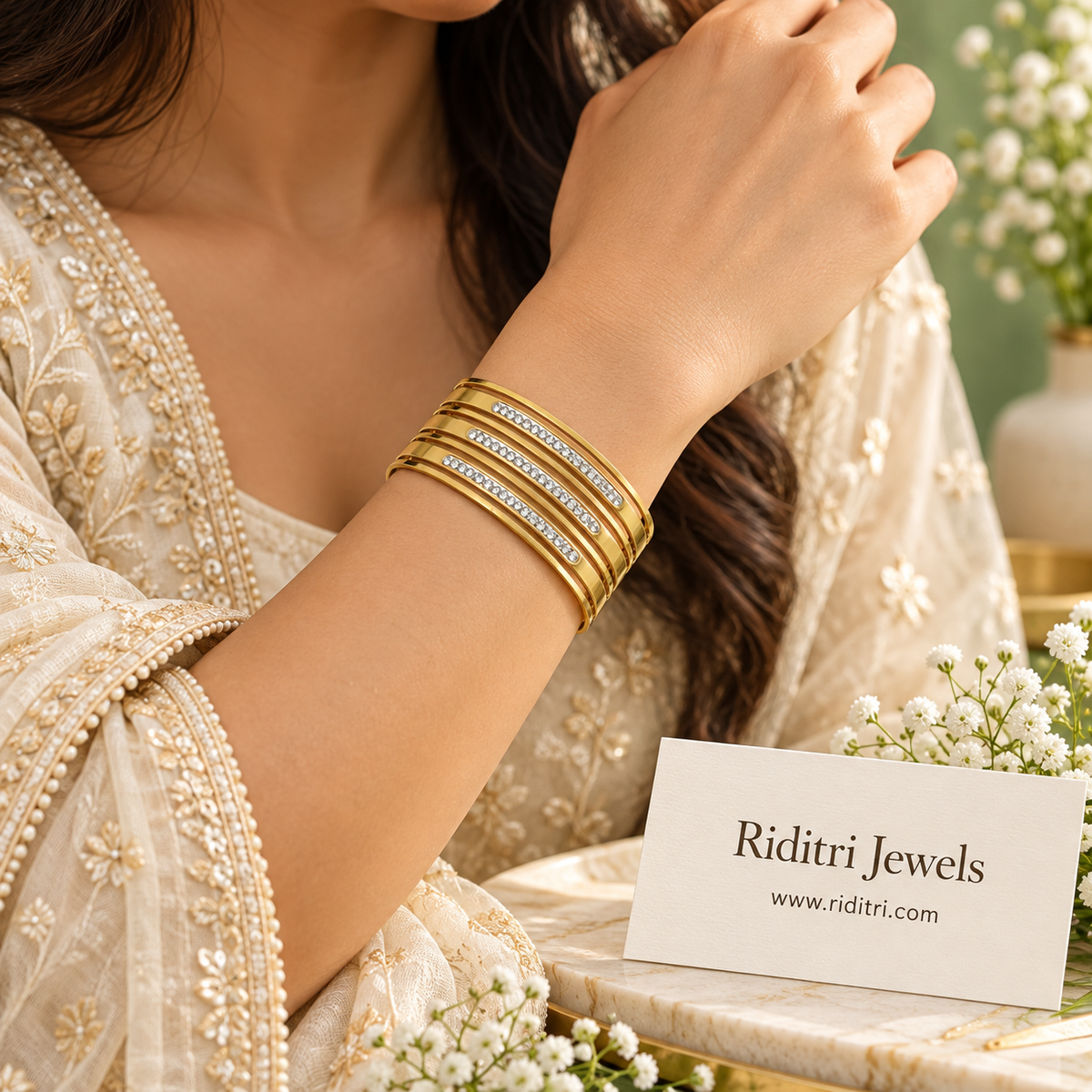 Broad Aura Linea openable bracelet with gold bands and CZ stone lines