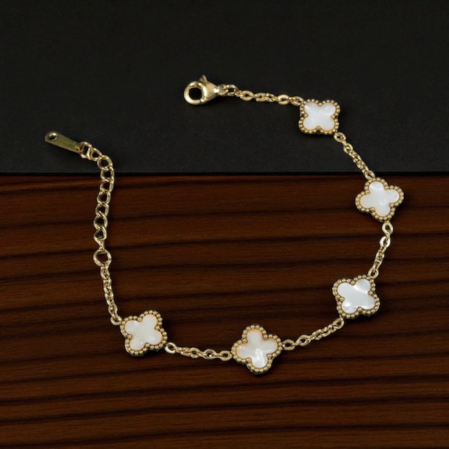 Anti Tarnish Viral Clover Bracelet