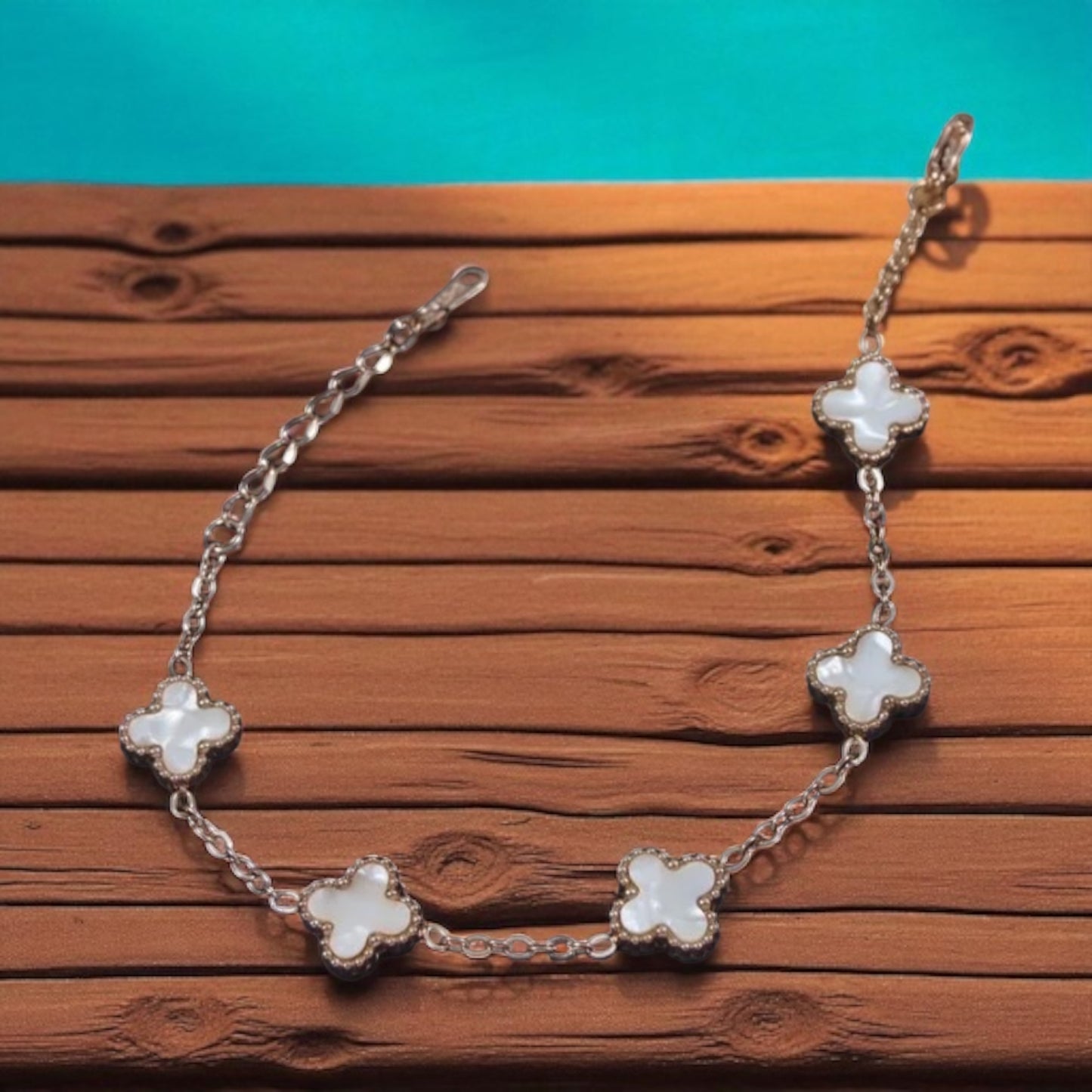 Anti Tarnish Viral Clover Bracelet