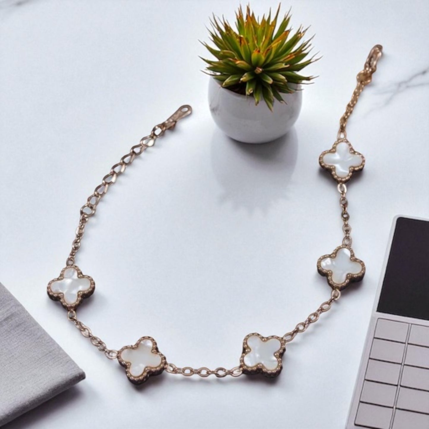 Anti Tarnish Viral Clover Bracelet