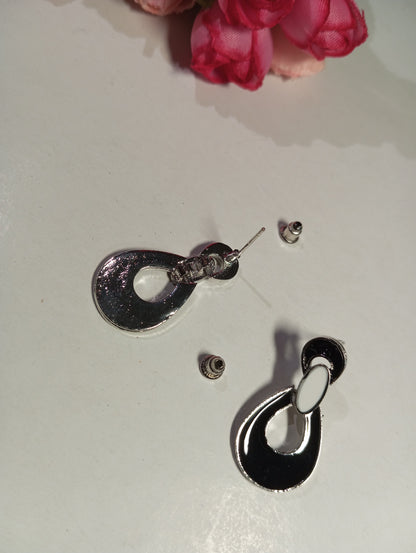 Hanging Earrings Black with Silver Base