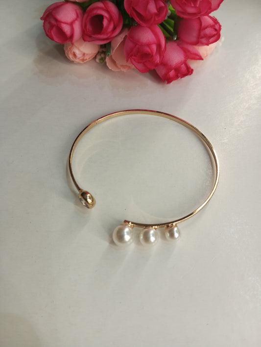 Pearls Adjustable Bracelet