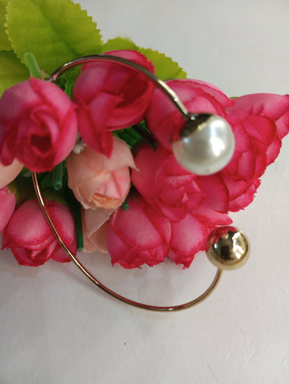 Golden Adjustable Bracelet with Pearl