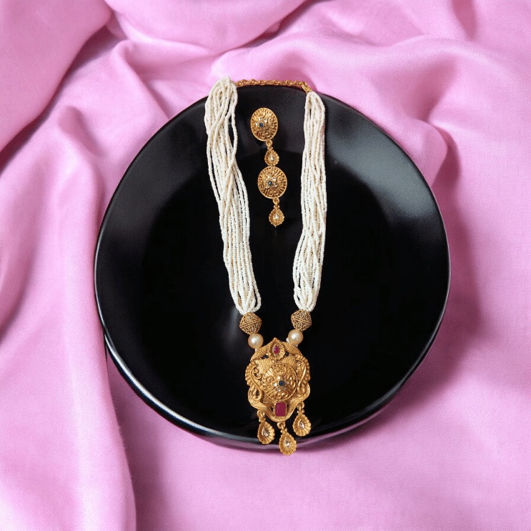 Vamri Necklace Set