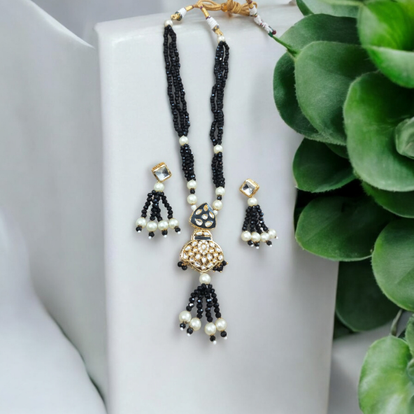 Savya Necklace Set